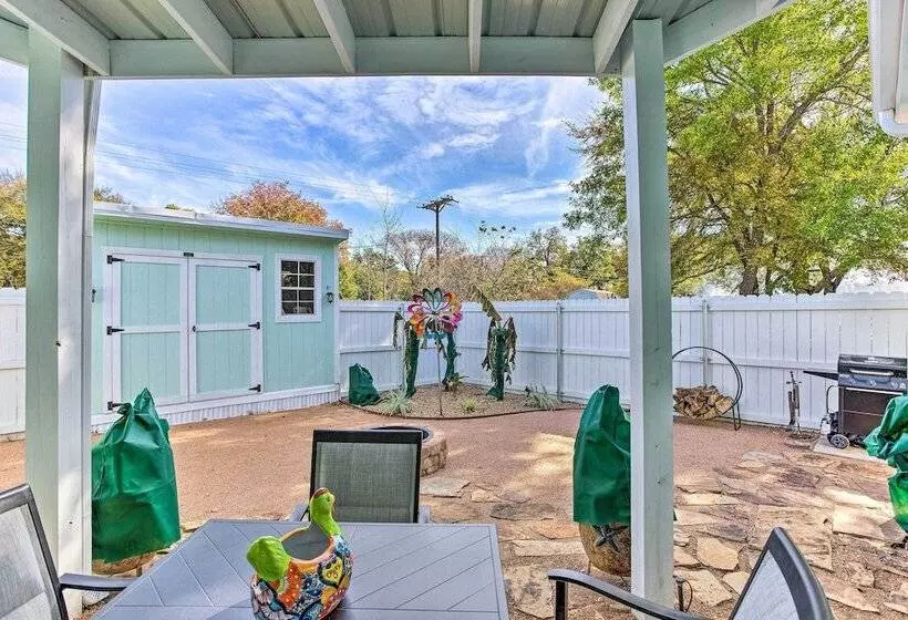 Walk To Cedar Creek Reservoir: Home W/ Fire Pit!