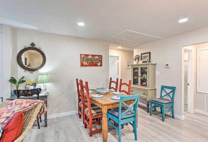 Walk To Cedar Creek Reservoir: Home W/ Fire Pit!