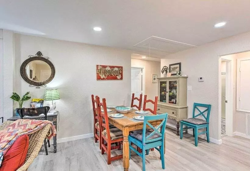 Walk To Cedar Creek Reservoir: Home W/ Fire Pit!