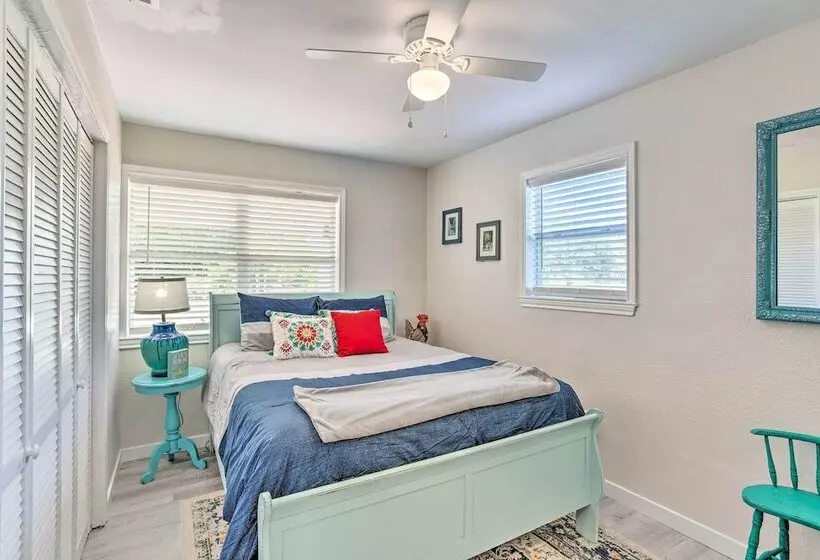 Walk To Cedar Creek Reservoir: Home W/ Fire Pit!