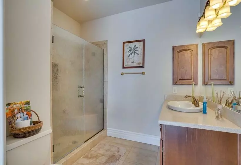 Spacious Cave Creek Home W/ Hot Tub, Yard & Views!