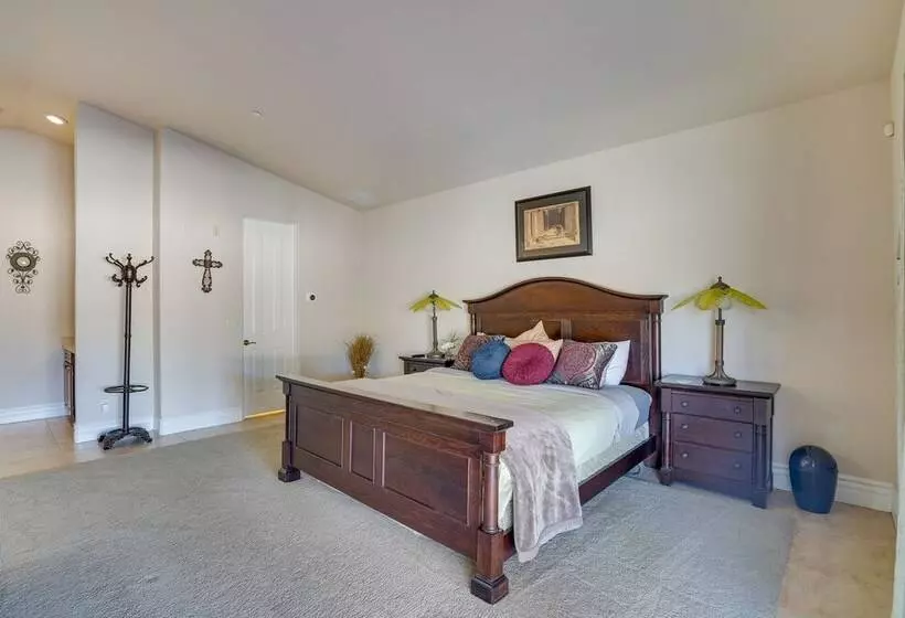 Spacious Cave Creek Home W/ Hot Tub, Yard & Views!