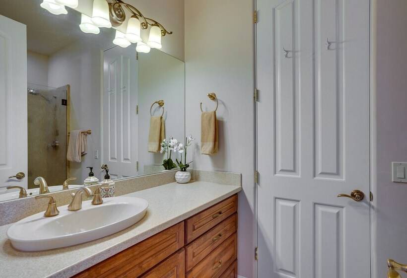 Spacious Cave Creek Home W/ Hot Tub, Yard & Views!