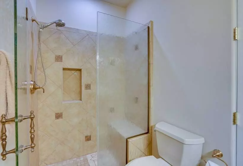 Spacious Cave Creek Home W/ Hot Tub, Yard & Views!