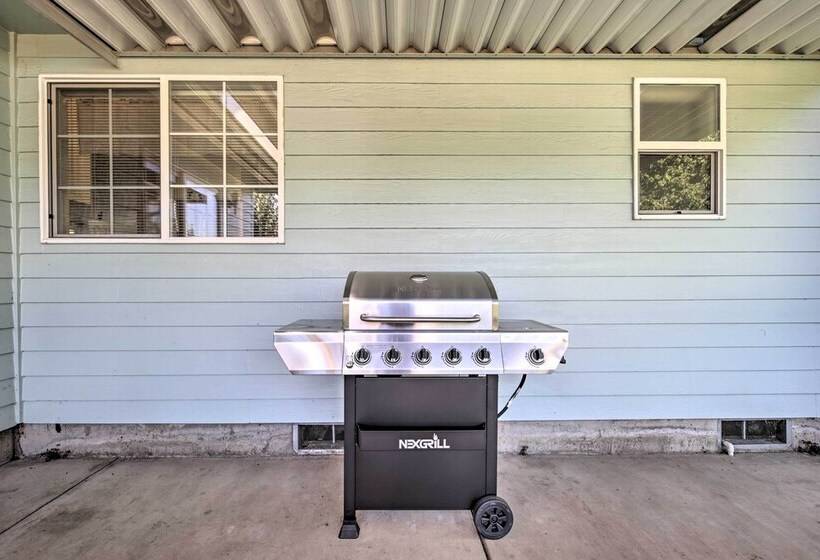 Charming Eugene Home W/ Fire Pit: 8 Mi To Uo!