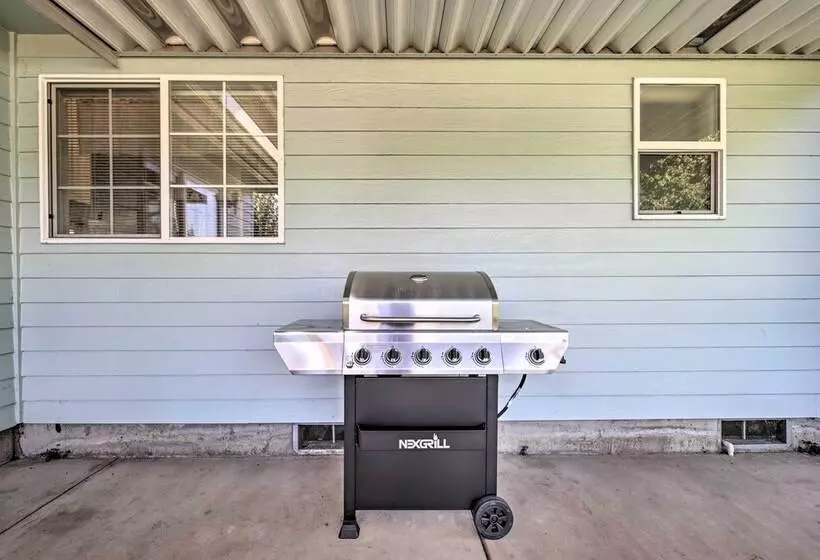 Charming Eugene Home W/ Fire Pit: 8 Mi To Uo!