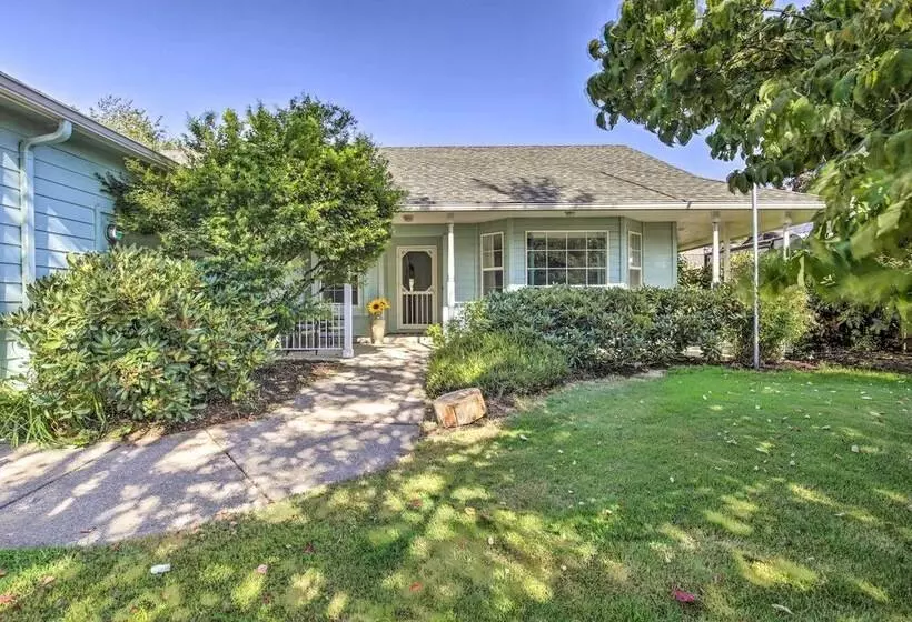 Charming Eugene Home W/ Fire Pit: 8 Mi To Uo!