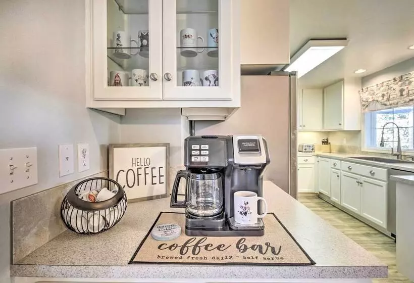 Charming Eugene Home W/ Fire Pit: 8 Mi To Uo!