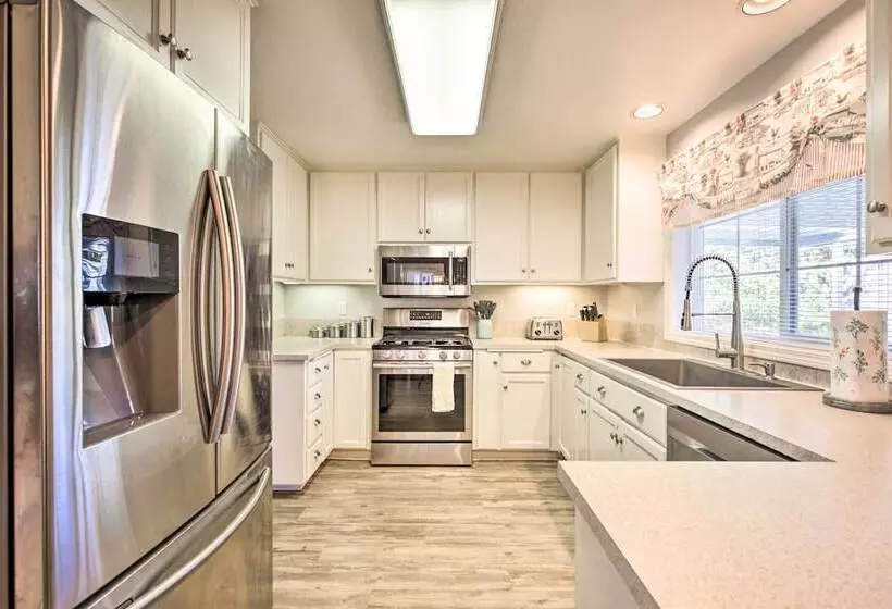 Charming Eugene Home W/ Fire Pit: 8 Mi To Uo!