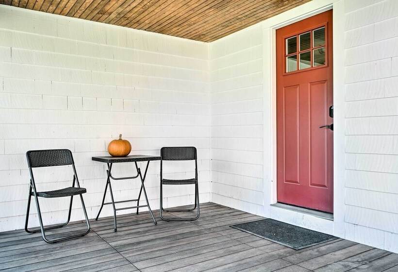 Charming Farmhouse: Walk To Village + Trails!