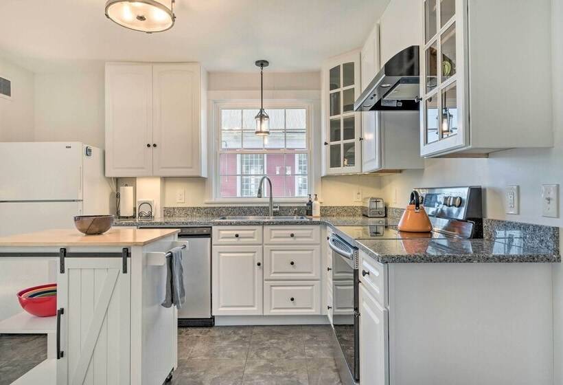 Charming Farmhouse: Walk To Village + Trails!