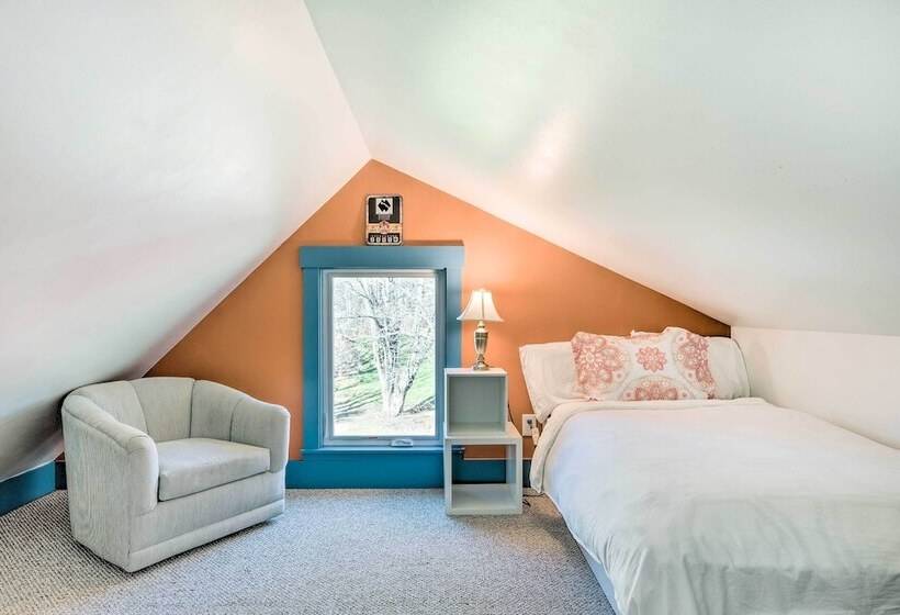 Charming Farmhouse: Walk To Village + Trails!