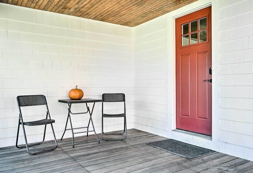 Charming Farmhouse: Walk To Village + Trails!