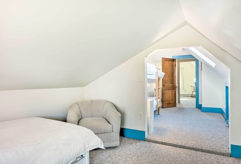 Charming Farmhouse: Walk To Village + Trails!