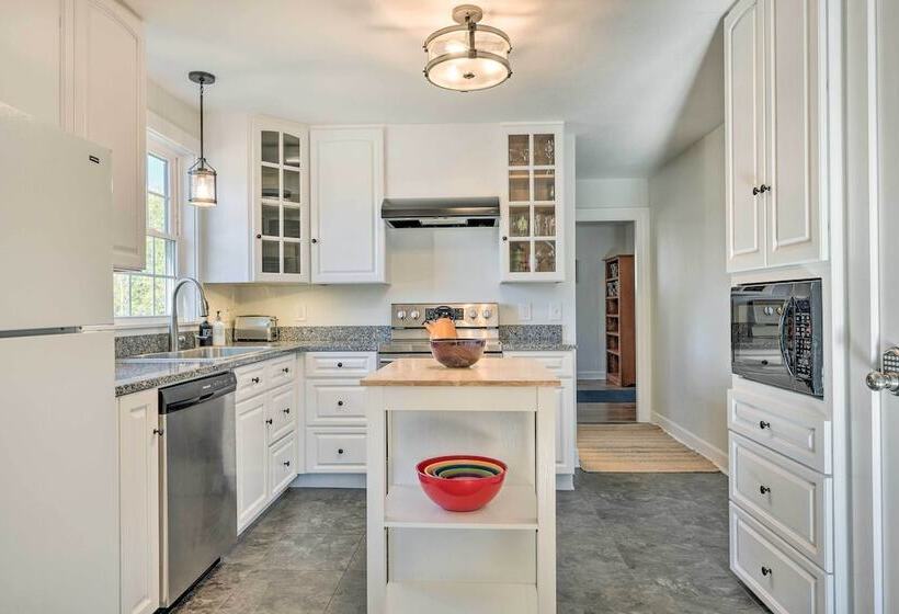 Charming Farmhouse: Walk To Village + Trails!