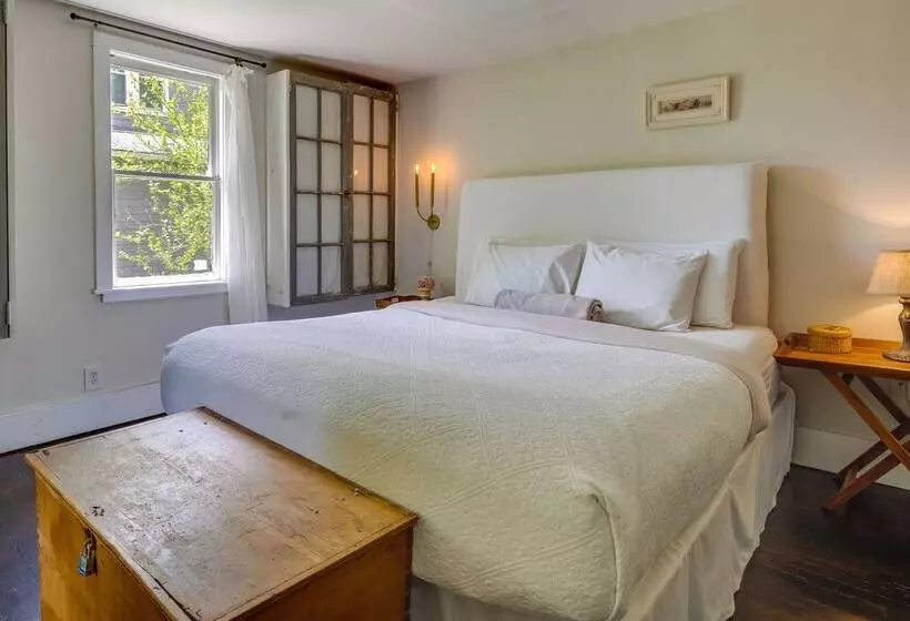 Charming Home < 2 Mi To Downtown Hendersonville!