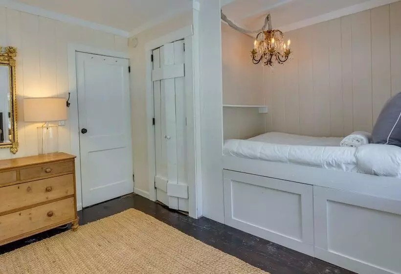 Charming Home < 2 Mi To Downtown Hendersonville!