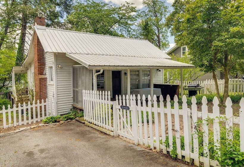 Charming Home < 2 Mi To Downtown Hendersonville!