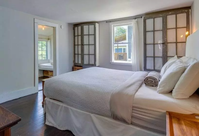 Charming Home < 2 Mi To Downtown Hendersonville!