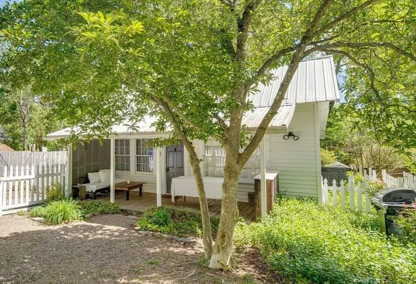 Charming Home < 2 Mi To Downtown Hendersonville!