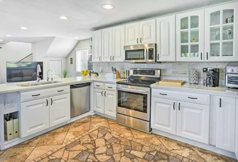 Charming Laguna Hills Home W/ Private Hot Tub