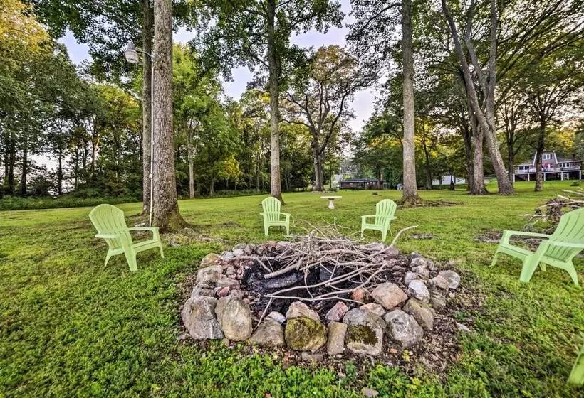 Charming Lakefront Home W/ Grill & Fire Pit!