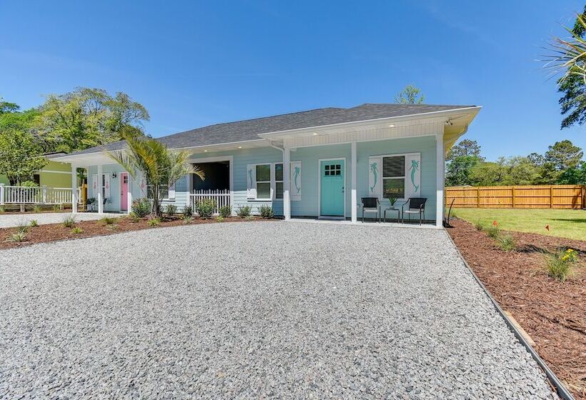 Charming Ocean Isle Beach Home ~ 1 Mi To Beach!