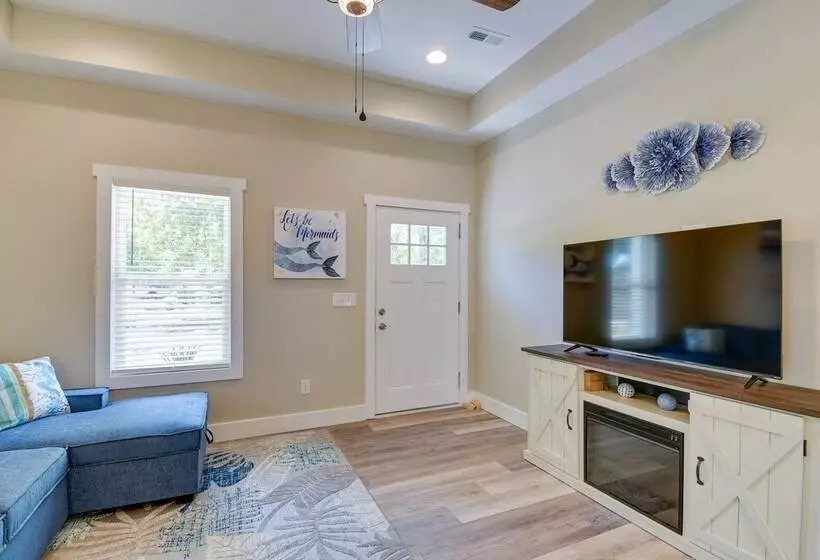 Charming Ocean Isle Beach Home ~ 1 Mi To Beach!