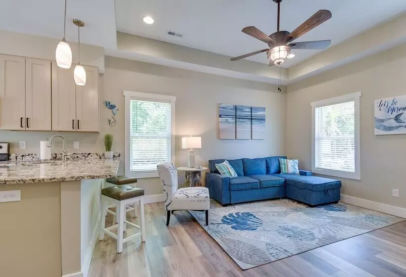 Charming Ocean Isle Beach Home ~ 1 Mi To Beach!