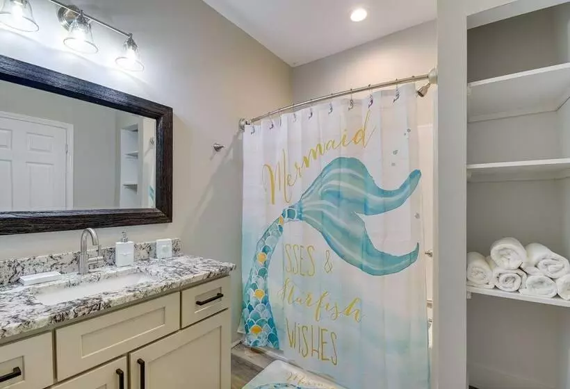 Charming Ocean Isle Beach Home ~ 1 Mi To Beach!