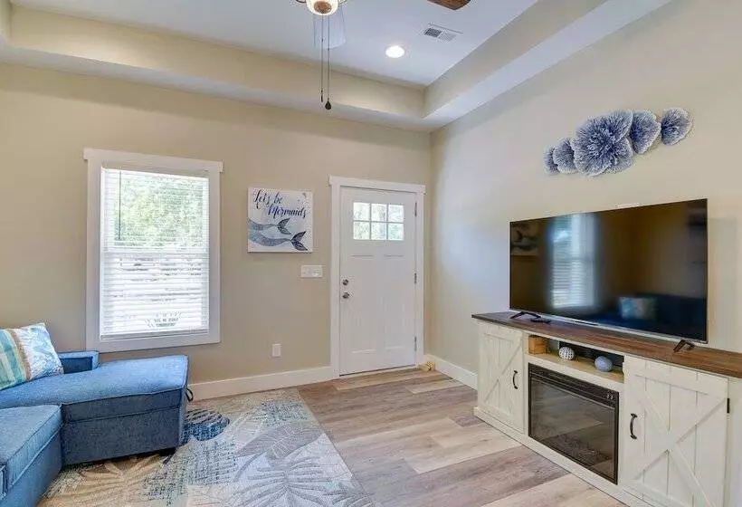 Charming Ocean Isle Beach Home ~ 1 Mi To Beach!