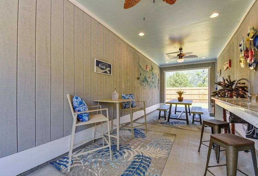 Charming Ocean Isle Beach Home ~ 1 Mi To Beach!