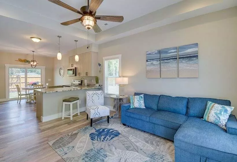 Charming Ocean Isle Beach Home ~ 1 Mi To Beach!