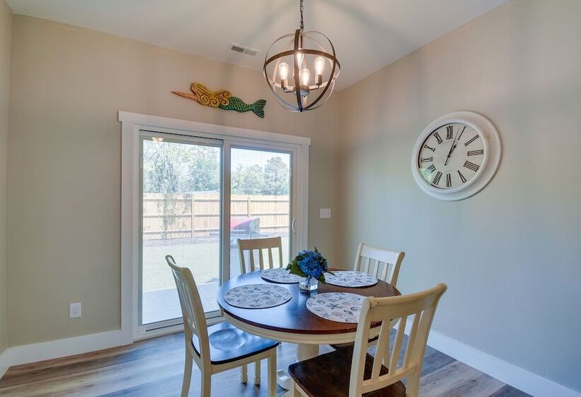 Charming Ocean Isle Beach Home ~ 1 Mi To Beach!