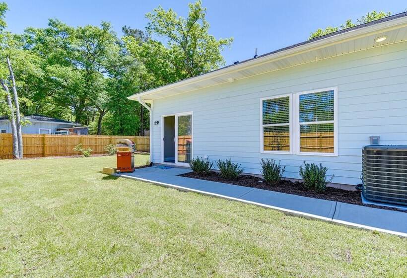 Charming Ocean Isle Beach Home ~ 1 Mi To Beach!