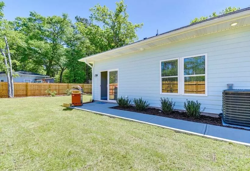 Charming Ocean Isle Beach Home ~ 1 Mi To Beach!