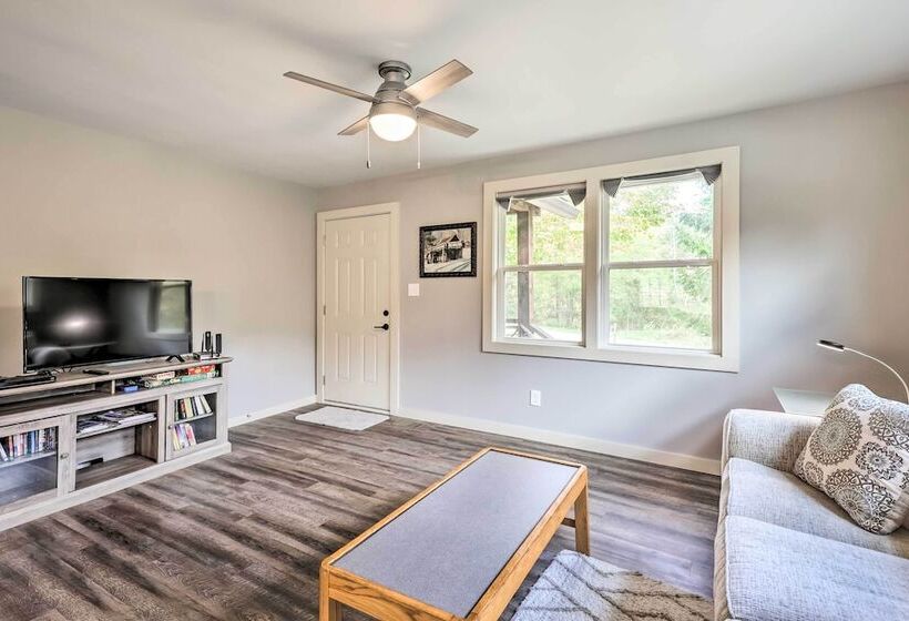 Newland Retreat W/ Creek, Near Hiking + Wineries!