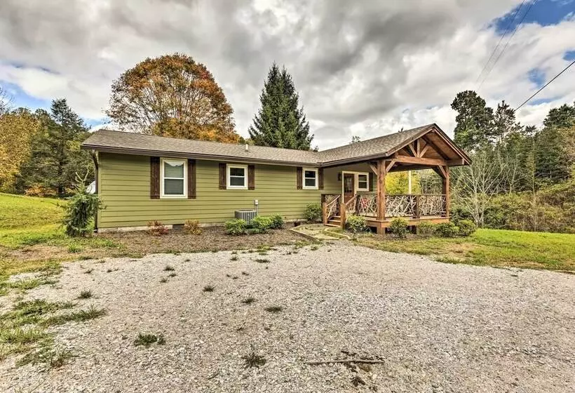 Newland Retreat W/ Creek, Near Hiking + Wineries!