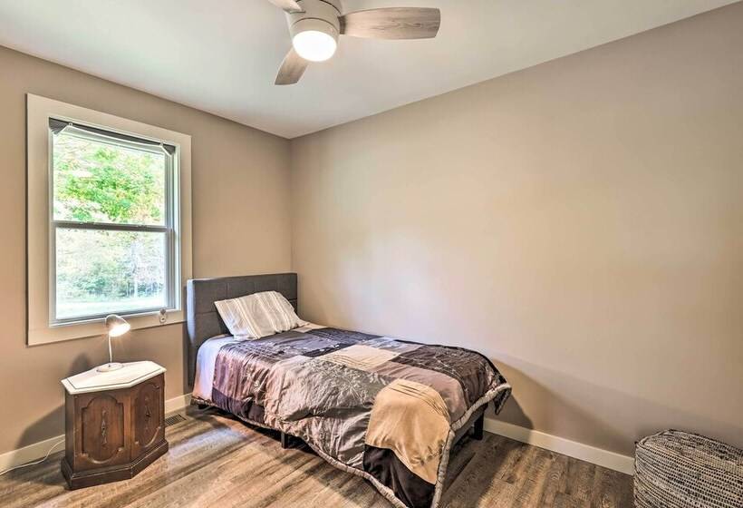 Newland Retreat W/ Creek, Near Hiking + Wineries!