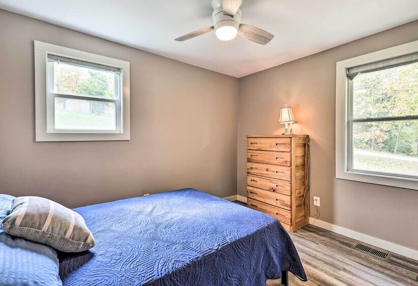 Newland Retreat W/ Creek, Near Hiking + Wineries!