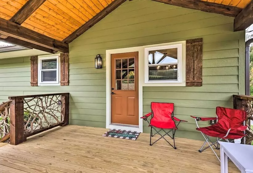 Newland Retreat W/ Creek, Near Hiking + Wineries!