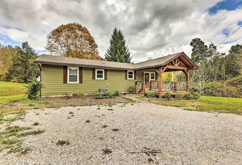 Newland Retreat W/ Creek, Near Hiking + Wineries!