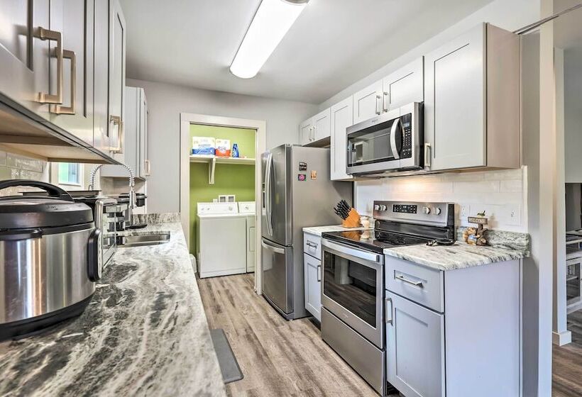 Newland Retreat W/ Creek, Near Hiking + Wineries!