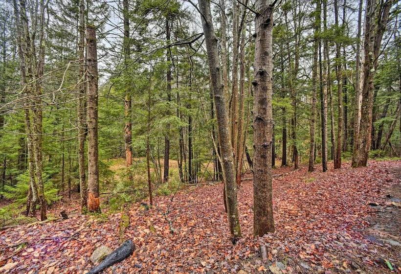 Charming Rural Retreat: Great Sacandaga Lake Area!