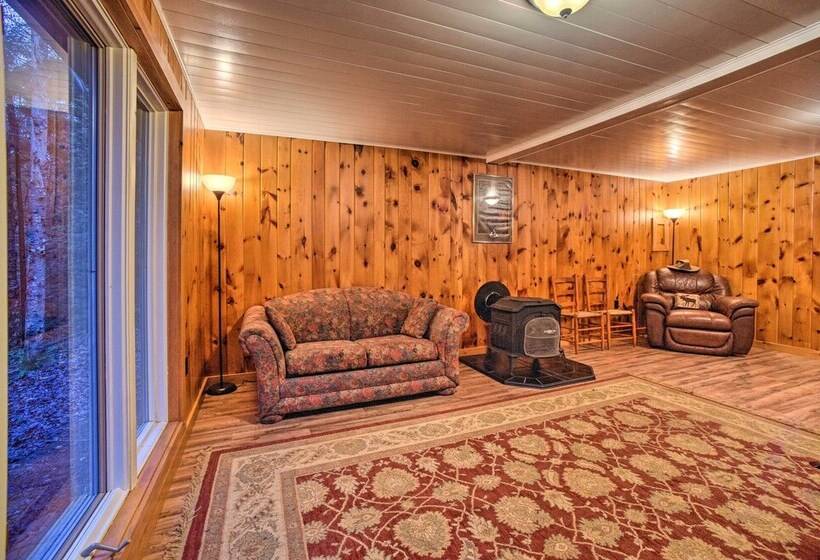 Charming Rural Retreat: Great Sacandaga Lake Area!