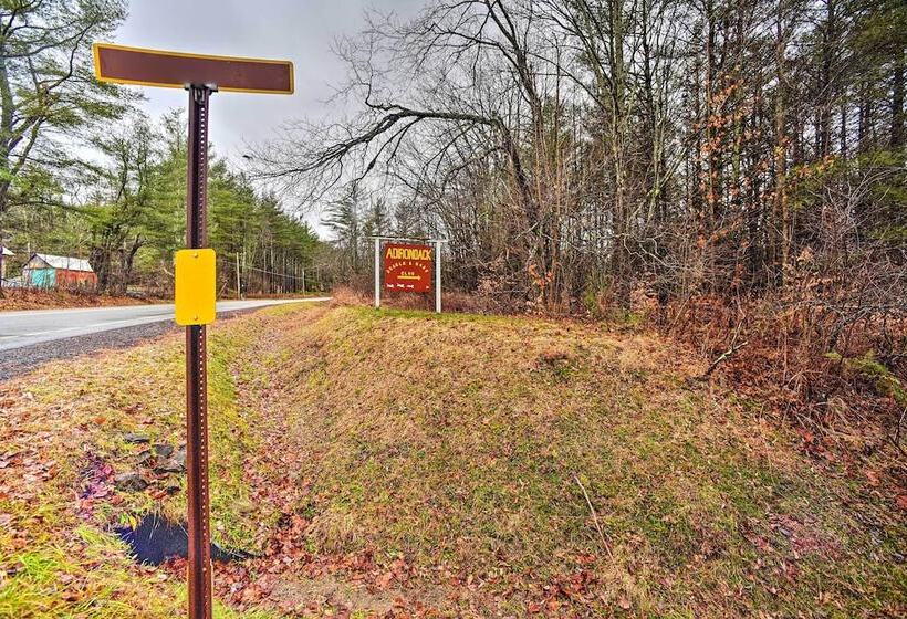 Charming Rural Retreat: Great Sacandaga Lake Area!