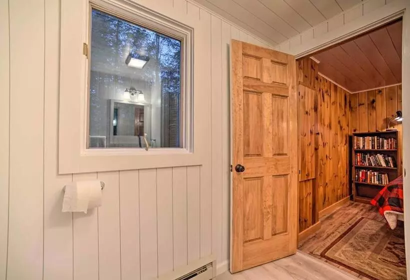 Charming Rural Retreat: Great Sacandaga Lake Area!