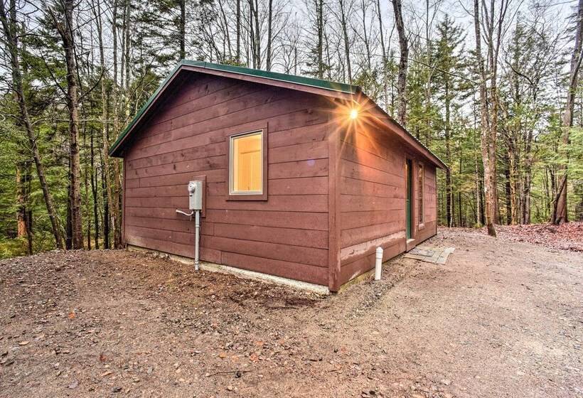 Charming Rural Retreat: Great Sacandaga Lake Area!