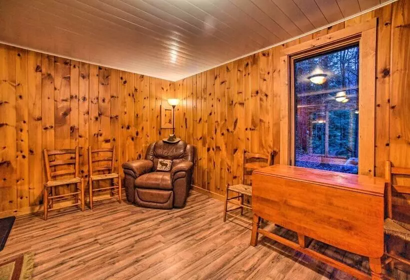 Charming Rural Retreat: Great Sacandaga Lake Area!