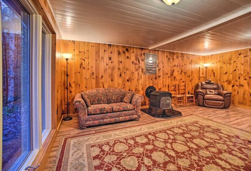 Charming Rural Retreat: Great Sacandaga Lake Area!